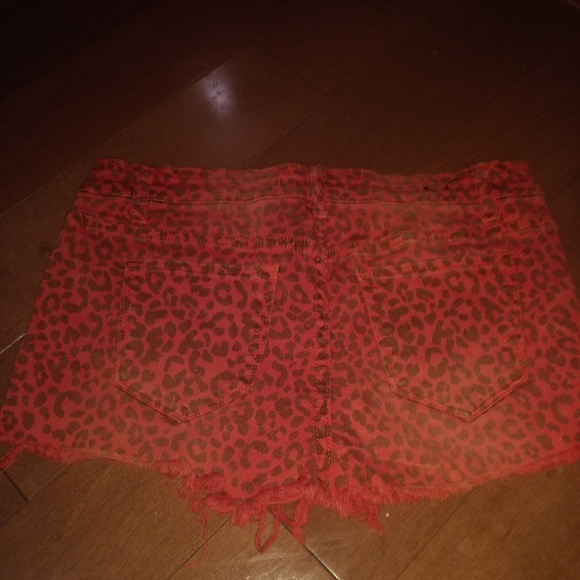 Leopard shorts - Picture 2 of 3